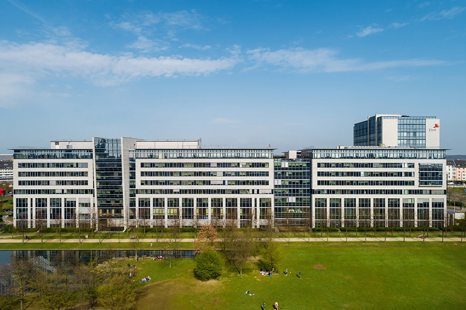 Luftbild von Drohne mit Gewerbeimmobilie in Düsseldorf