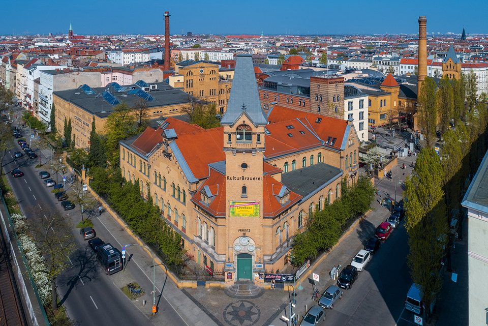 Luftbild der Gewerbeimmobilien der Kulturbrauerei in Berlin