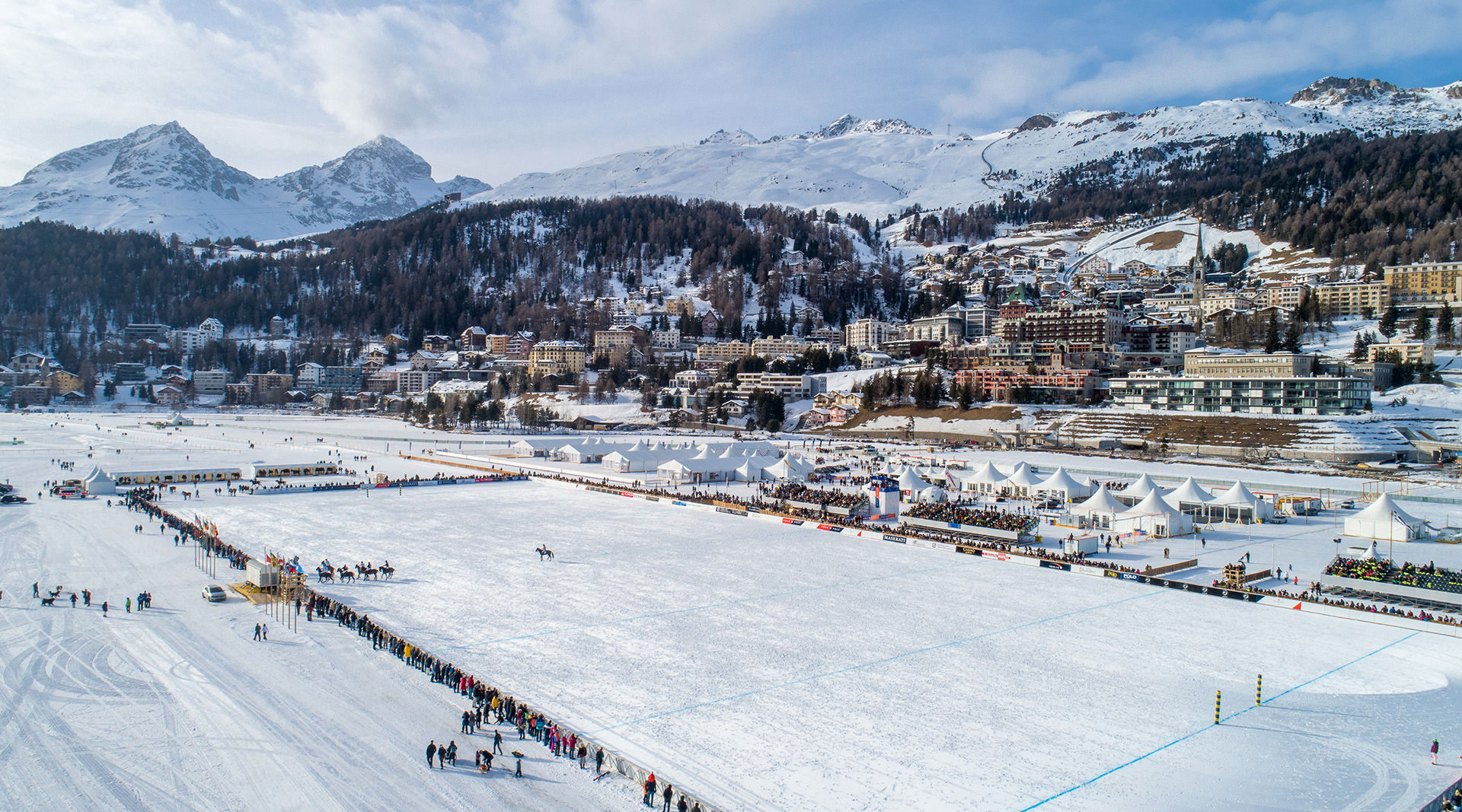 Luftbild in St. Moritz Foto mit Drohne vom St. Moritzsee Snowpolo World Cup