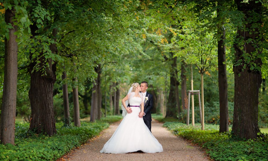 Hochzeitsfotos im Schlossgarten von Schloss Britz