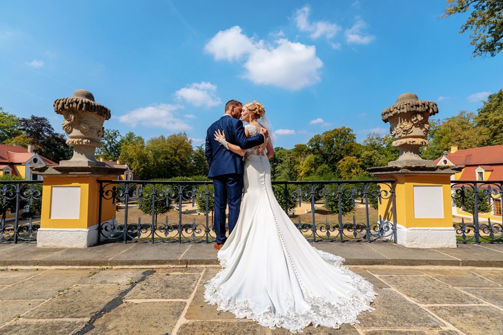 Hochzeitsfotos nach der Trauung auf Schloss Neschwitz in Sachsen