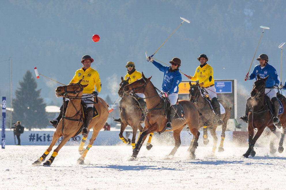 Polo Team Corum und Team Bernd Gruber beim Snow Polo World Cup Kitzbühel