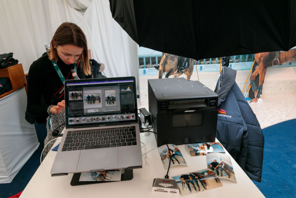 photo prints during an event: deliver moments to your guests on site and make them remember your brands logo