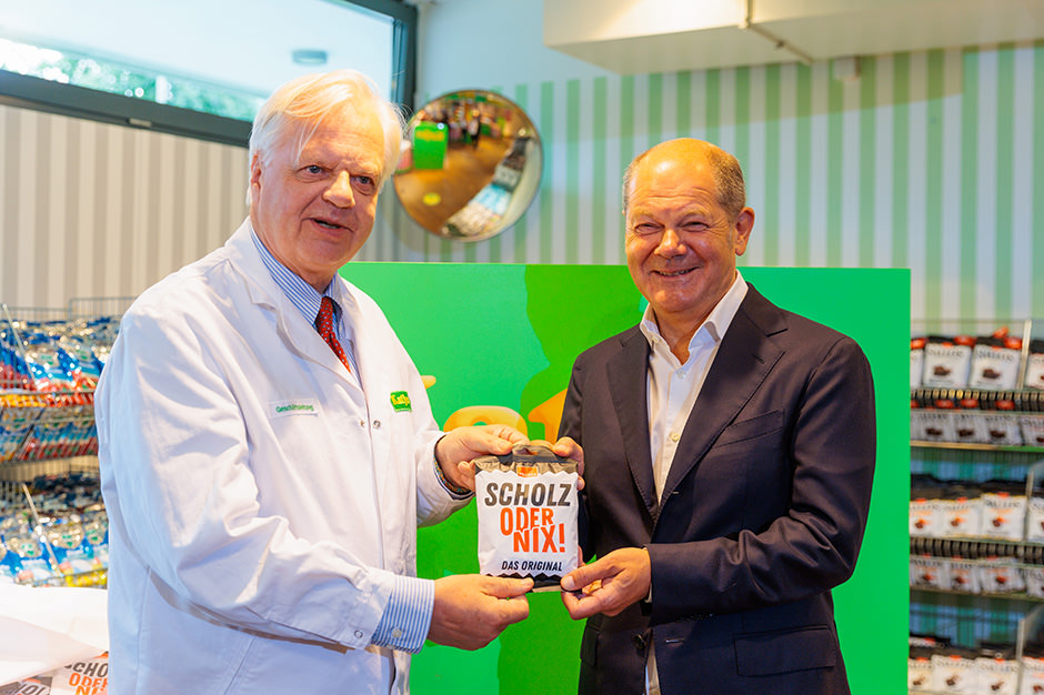 Event photo of german chancelor Olaf Scholz during a factory visit